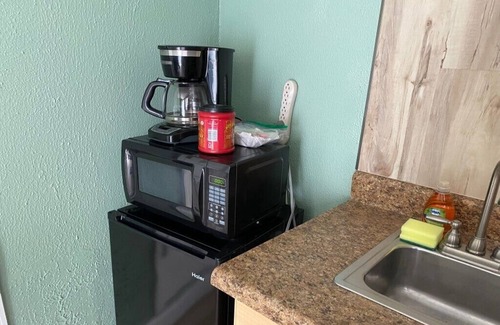 South Gate Ridge Apartment | Pet-Friendly 1BR Sarasota Florida Vacation Rental, Patio, Near Beaches, 2 Guests
