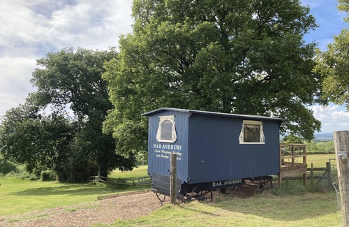 Longhope Cabin | Pet Friendly - 2 Guests - Original Roadsmans Wagon