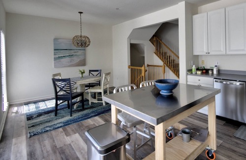 Ocean View House | Pet Friendly (~20lb), 4 BD Townhome, 10 Min to Beach, Near Pool, Tennis, Kayak, and Free Activities!