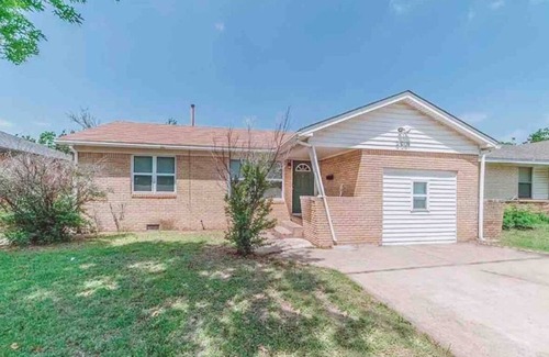 Central Oklahoma City House | Pet friendly 3 bedroom house in central Okc