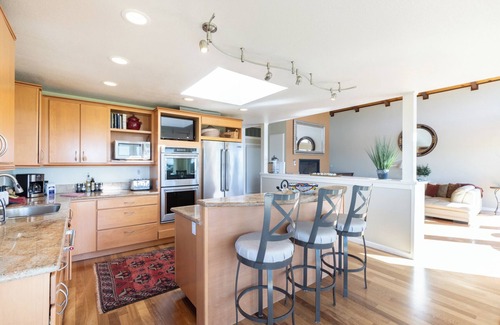 Bodega Bay House | Pet-friendly 4-bedroom, 2 Ensuites. Coastal views & right on the 10th Green!
