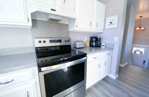 McAlpine Apartment | Pet-Friendly 4BR |Charlotte Home-BBQ-Fenced Yard