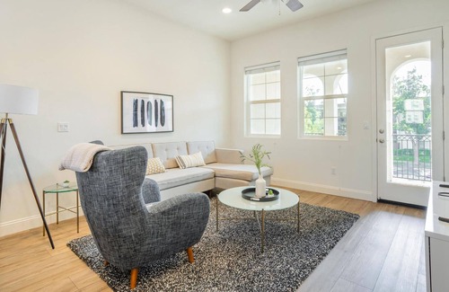Newark House | Pet-Friendly 4BR House in Newark with Parking