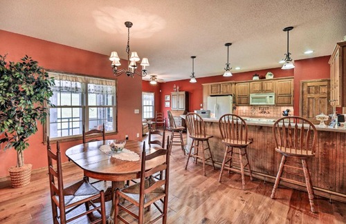 Abingdon House | Pet-Friendly Abingdon Abode with Yard and Grill!