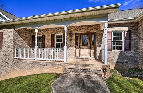 Abingdon House | Pet-Friendly Abingdon Abode with Yard and Grill!