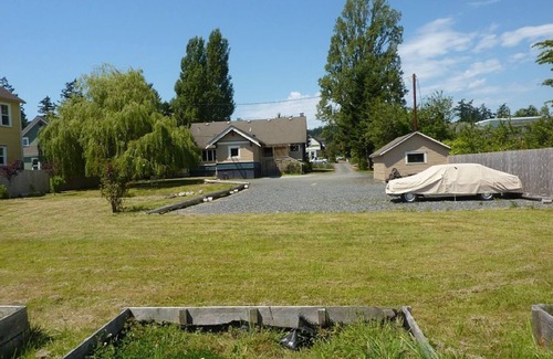 Friday Harbor Apartment | Pet Friendly Apartment Downtown! (Fisherman)