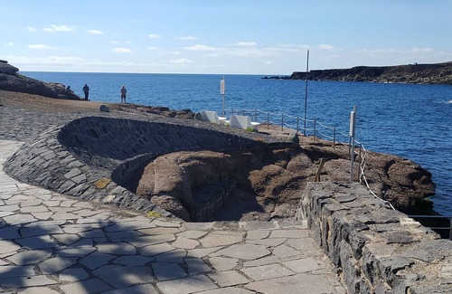 La Jaca Apartment | Pet-Friendly Apartment Piso Drago with Sea View, Garden & Wi-Fi