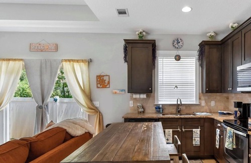Saint Simons Island Cottage | Pet friendly, beautiful mid island cottage only 3 miles from the beach!