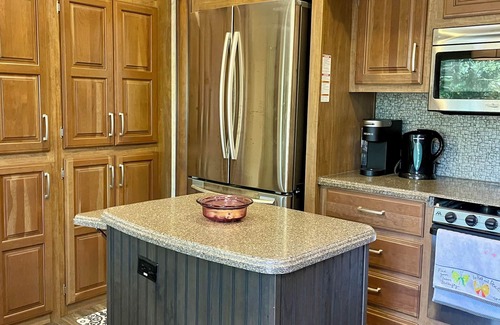 Thomas Drive House | Pet friendly, beautiful lakefront property that sleeps up to 15 people