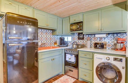 Brownwood House | Pet-Friendly Brownwood Home: Walk to Lake!