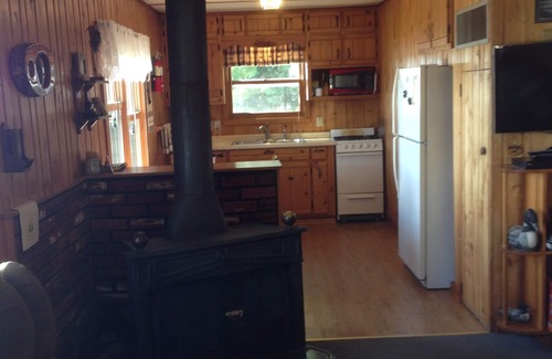 St Germain Cabin | Pet-Friendly Cabin On The Lake With Fireplace