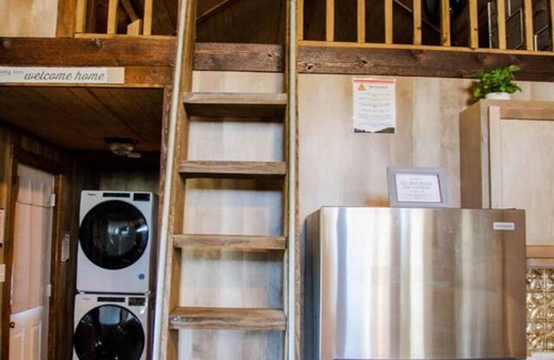 Groveoak Apartment | Pet-Friendly Cabin w/Views & Lake Access - Coco Chateau