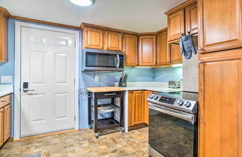 Dennis Port House | Pet-Friendly Cape Cod Getaway < 1 Mi to Beach