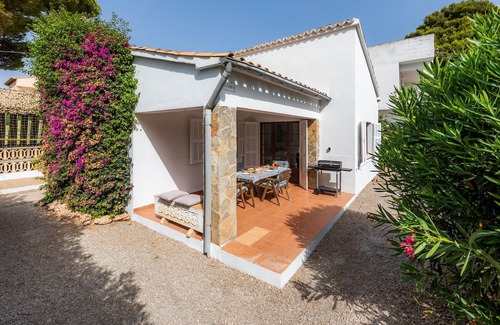 Cala Ratjada Ski Chalet | Pet-Friendly Chalet 'Cas Padrins' close to the Beach with Garden & Wi-Fi