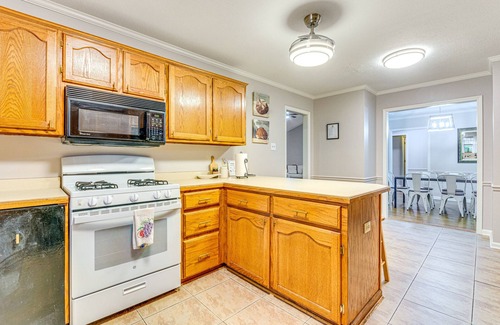 Conway House | Pet-Friendly Conway Home: 1 Mi to Hendrix College!