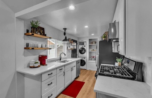 Coeur d'Alene House | Pet-Friendly Cozy Midtown Cabin Retreat