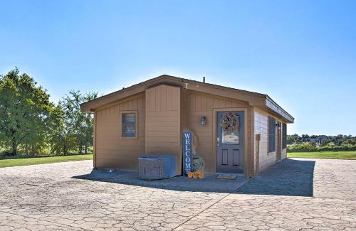 Calera House | Pet-Friendly Efficiency Cottage with Pool!