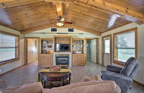 Calera House | Pet-Friendly Efficiency Cottage with Pool!