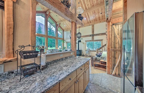 Eureka Cabin | Pet-Friendly Eureka Getaway w/Mountain Views