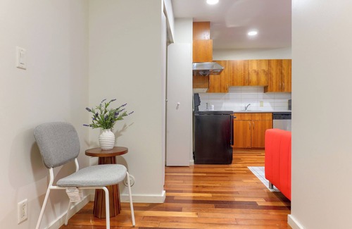 Central Apartment | Pet Friendly Furnished 2 Bedroom@440 Richards