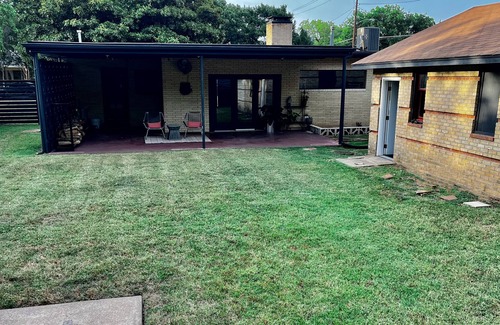 Oak Cliff House | Pet Friendly, Furnished Mid Century Home With Fenced Backyard