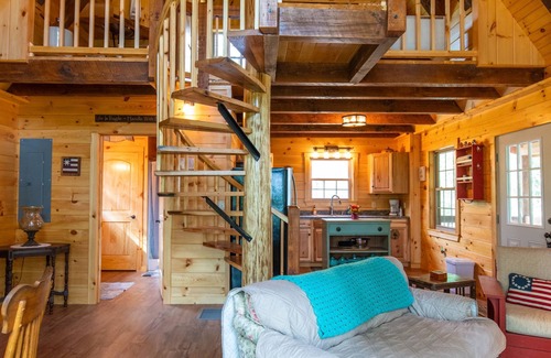 Pine Ridge Cabin | Pet-Friendly & Great Location - Tiny Cabin - Pine Point - Red River Gorge, Kentucky!