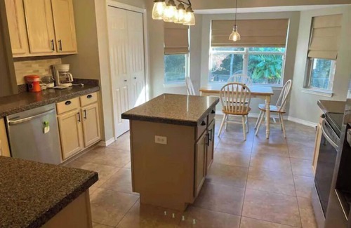 Crestview House | Pet Friendly Haven Ideal for Families