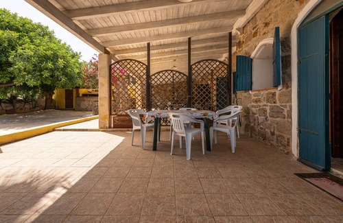 Carloforte House | Pet-Friendly Holiday Home Pescetti Bobba A with Mountain View