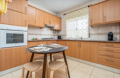 Lagoa House | Pet-Friendly Holiday Home 'Casa Quintião' with Wi-Fi