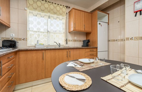 Lagoa House | Pet-Friendly Holiday Home 'Casa Quintião' with Wi-Fi
