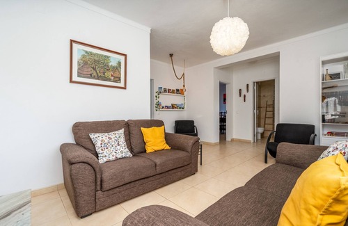 Lagoa House | Pet-Friendly Holiday Home 'Casa Quintião' with Wi-Fi