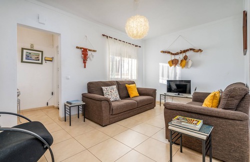 Lagoa House | Pet-Friendly Holiday Home 'Casa Quintião' with Wi-Fi