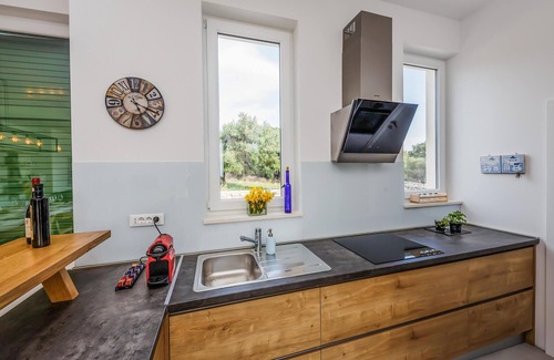 Lun House | Pet friendly home in Lun