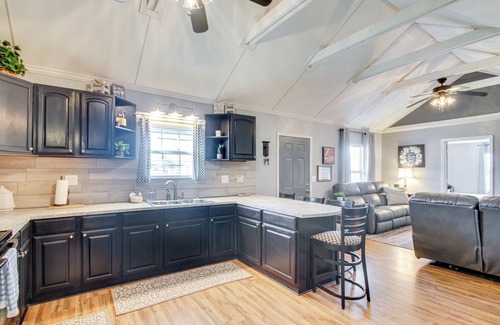 Ninnekah House | Pet-Friendly Home w/Porch Near Chickasha!