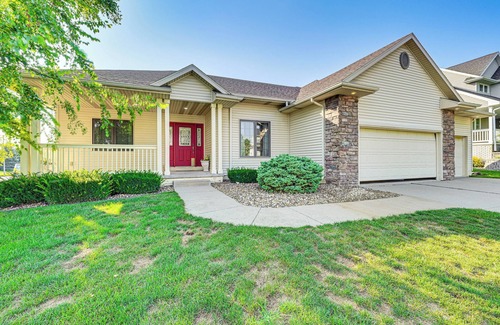 Johnston House | Pet-Friendly Johnston Getaway w/Deck & Yard!