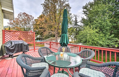 Latham House | Pet-Friendly Latham Retreat ~ 7 Mi to Albany!