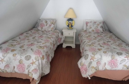 Orange Beach Cabin | Pet friendly & Located In A Peaceful Setting Near Terry Cove.
