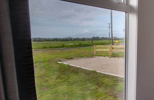 Brixton Apartment | Pet Friendly Modern Apartment in Brixton