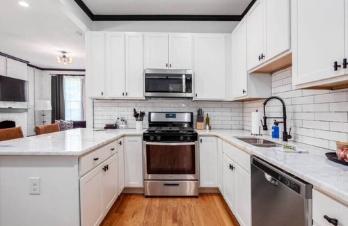Downtown Columbus Apartment | Pet Friendly | Modern Touches | Walk to Bars