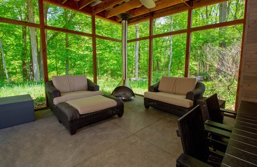 La Porte House | Pet friendly, Modern, Unique - Near Orchards & Lakes