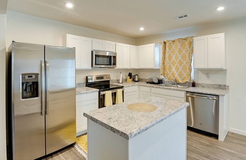 Nashville House | Pet-Friendly Nashville Townhome: 10 Mi to Dtwn