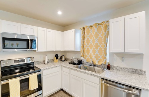 Nashville House | Pet-Friendly Nashville Townhome: 10 Mi to Dtwn