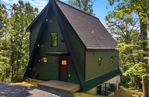 Mount Jackson Cabin | Pet-friendly New Build Luxe Cabin in Basye