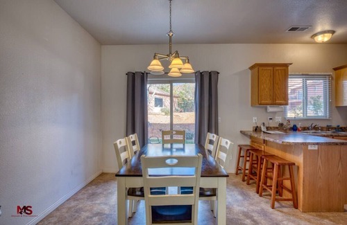 Kanab Condo | Pet Friendly pool and hot tub! Close to Zion!