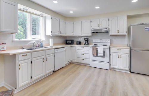 Port Henry Apartment | Pet-Friendly Port Henry Apartment: Walk to Water!