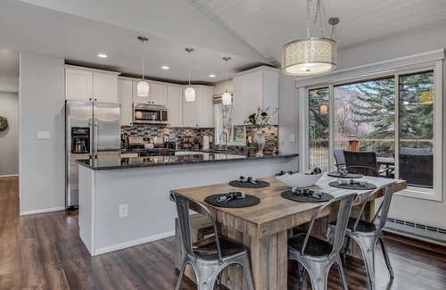 Glenwood Springs House | Pet-Friendly, Private Creekside Retreat Near Town & Hot Springs