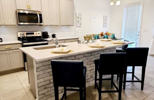 Davenport House | Pet friendly, resort style, 3 bedroom home, 10 minutes from Disney!