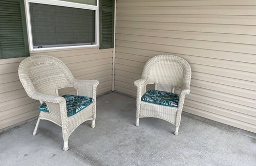 The Villages Villa | Pet-Friendly Retreat near Brownwood Paddock Square in The Villages.