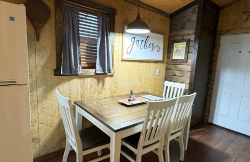Nelsonville Cabin | Pet Friendly Rustic Cabin near Hocking Hills in Nelsonville Ohio Unique Stay