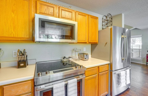 Great Northwest House | Pet-Friendly San Antonio Retreat w/Private Yard!